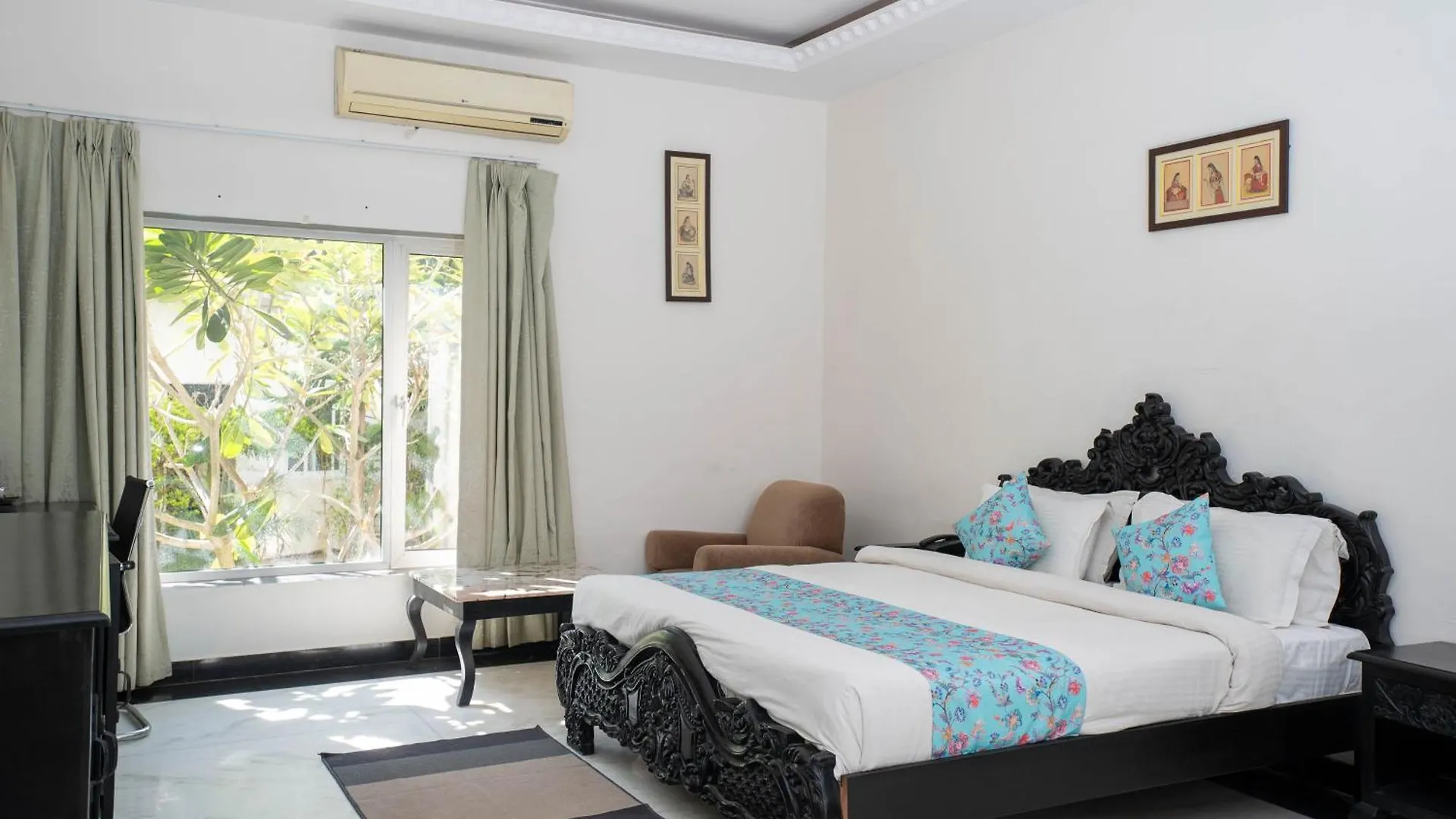 Surya Kothi Resort Udajpur 3*,