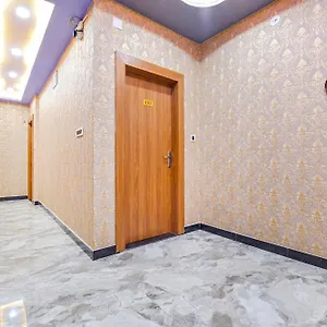 Fabhotel The Castle Отель