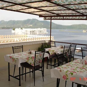 Raj Niwas Hotel