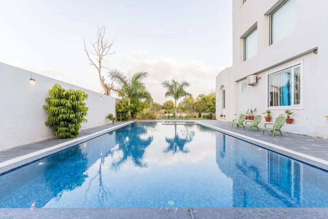 אודייפור Surya Kothi Resort מלון