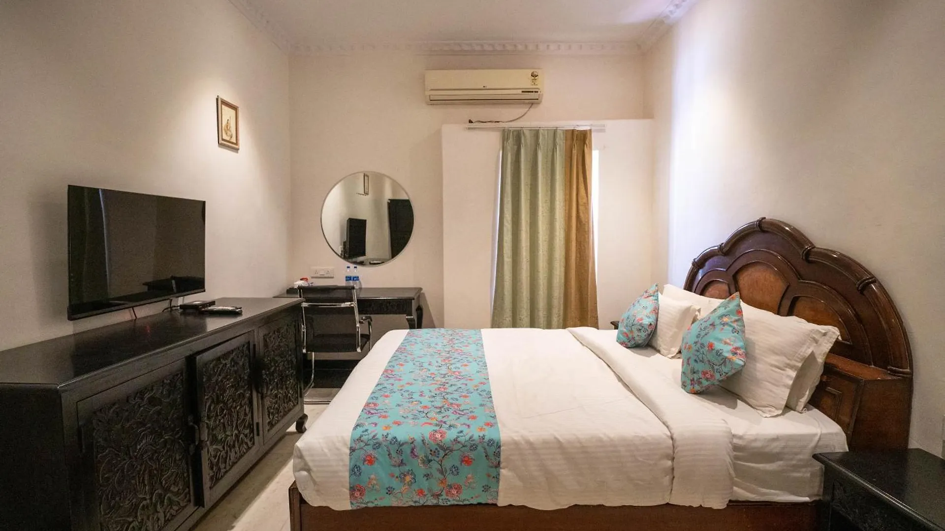 מלון אודייפור Surya Kothi Resort