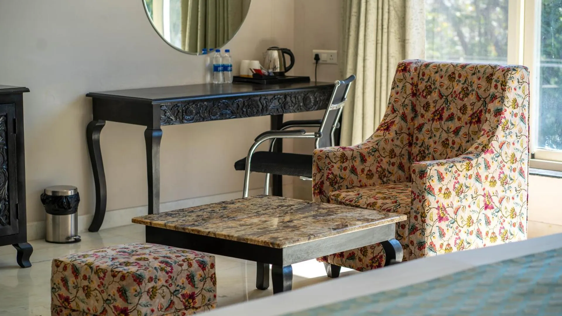 אודייפור Surya Kothi Resort מלון