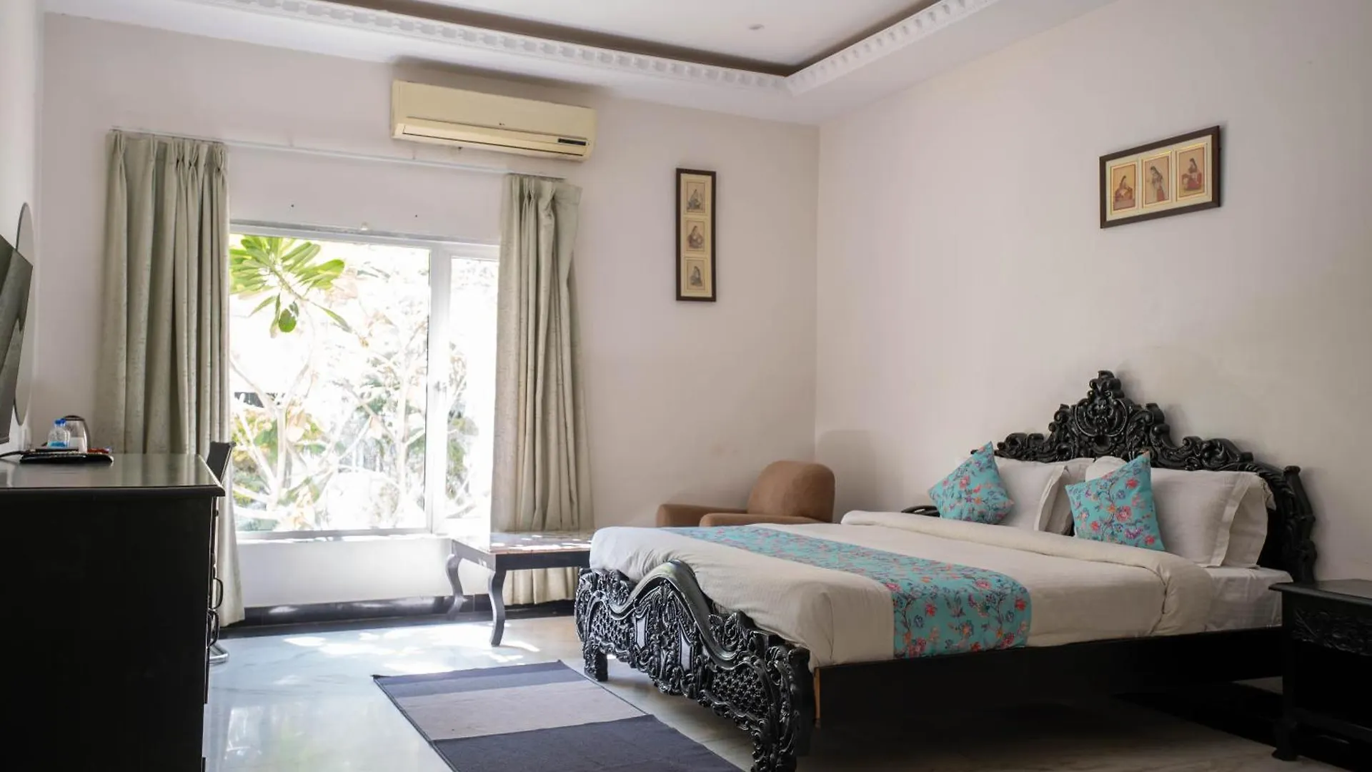 מלון אודייפור Surya Kothi Resort